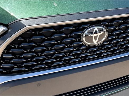 Used 2024 Toyota Corolla Cross XLE FWD image 29