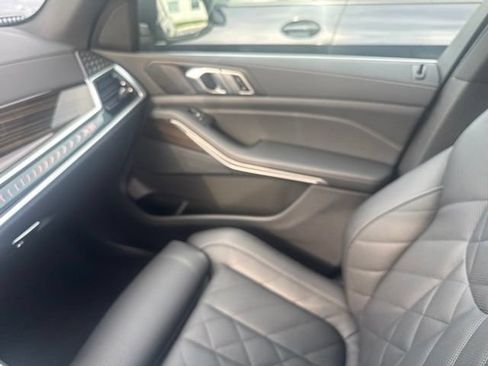 Used 2025 BMW X5 xDrive40i w/ Parking Assistance Package AWD/4WD image 16