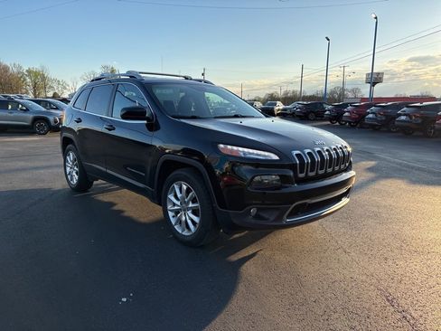 Used 2017 Jeep Cherokee Limited image 3