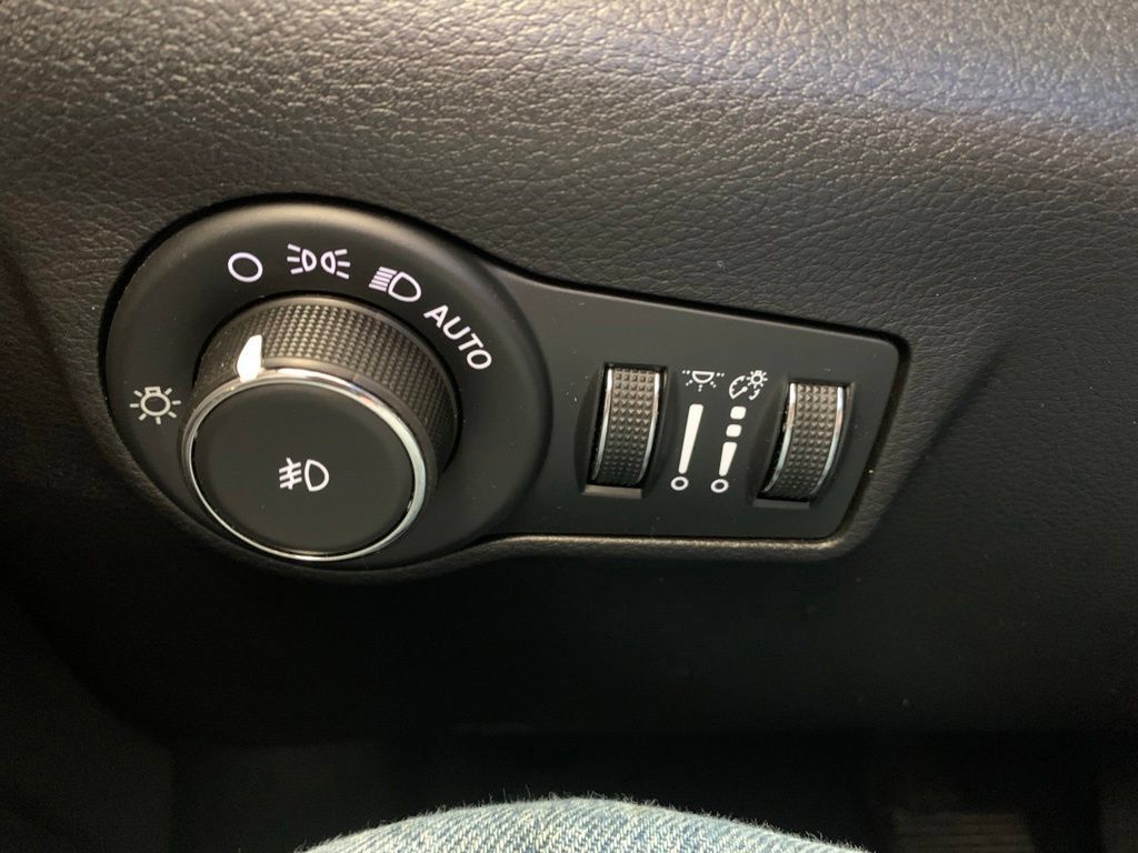 Used 2023 Jeep Compass Limited AWD/4WD image 9