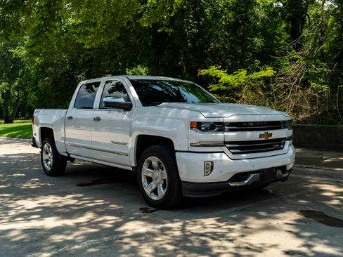 Used 2017 Chevrolet Silverado 1500 LTZ Z71 w/ LTZ Plus Package AWD/4WD image 2