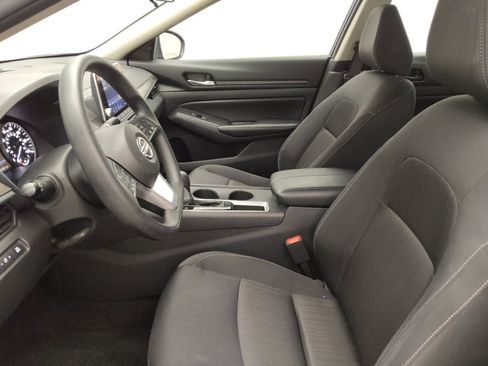 Used 2025 Nissan Altima 2.5 SV FWD image 17