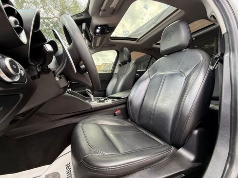 Used 2017 Alfa Romeo Giulia AWD image 13