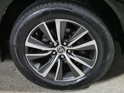 Used 2021 Toyota Venza LE w/ Carpet Mat Package (TMS) AWD/4WD image 15
