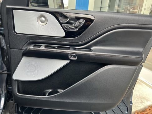 Used 2023 Lincoln Aviator Reserve w/ Equipment Group 201A image 15