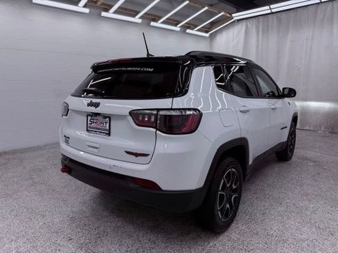 Used 2025 Jeep Compass Trailhawk AWD/4WD image 2