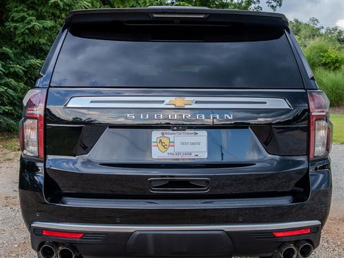 Used 2021 Chevrolet Suburban High Country RWD image 4