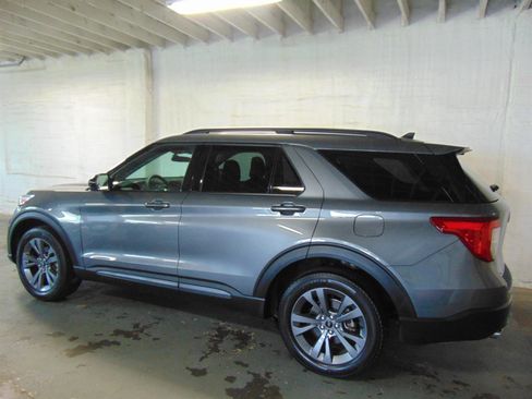 Used 2023 Ford Explorer XLT w/ Equipment Group 202A AWD/4WD image 4