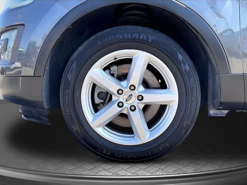 Used 2016 Ford Explorer XLT FWD image 9