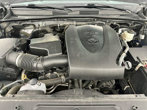 Used 2021 Toyota Tacoma SR5 AWD/4WD image 32