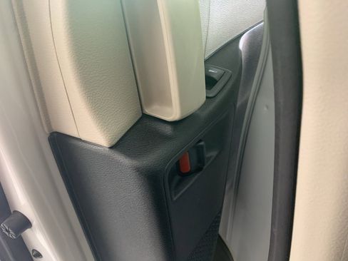 Used 2023 Chrysler Pacifica Touring-L image 38