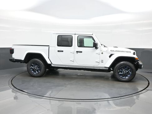 New 2026 Jeep Gladiator Sport AWD/4WD image 10