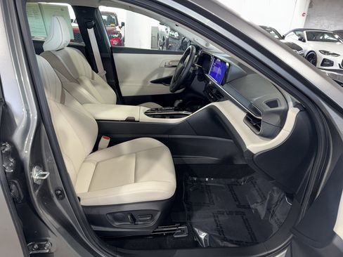 Used 2025 Toyota Crown Limited image 10