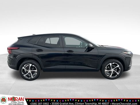 Certified 2024 Chevrolet Trax RS w/ Driver Confidence Package image 6