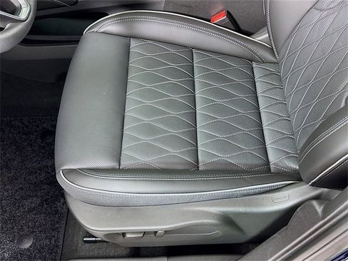 Used 2023 Buick Envision Avenir image 22