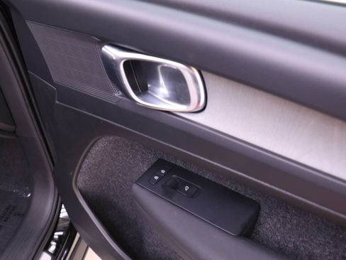 Certified 2025 Volvo XC40 B5 Plus image 22