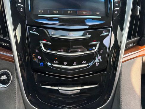 Used 2019 Cadillac Escalade Luxury AWD/4WD image 32