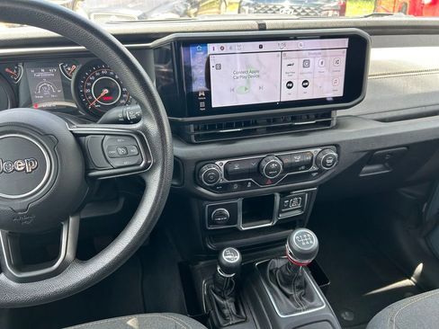 Used 2024 Jeep Gladiator Sport AWD/4WD image 16