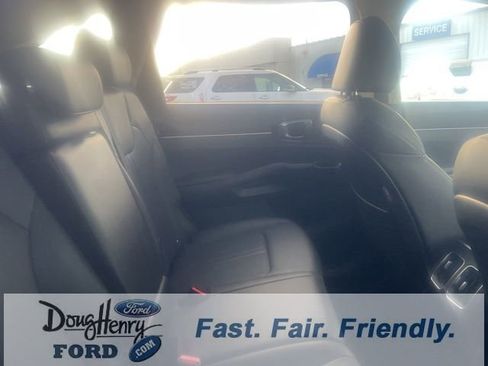 Used 2024 Kia Sorento S w/ Panoramic Sunroof Package image 6