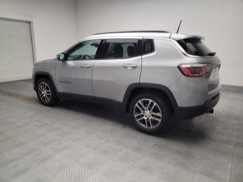 Used 2018 Jeep Compass Latitude FWD image 3