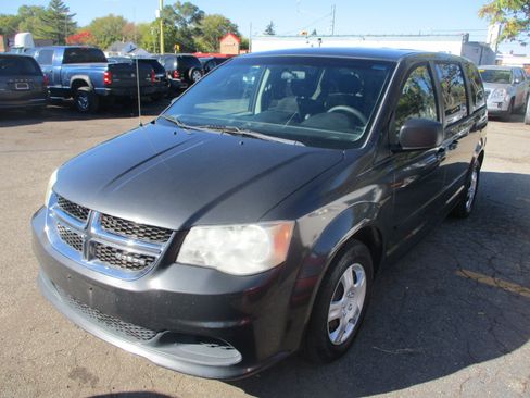 Used 2012 Dodge Grand Caravan SE image 3