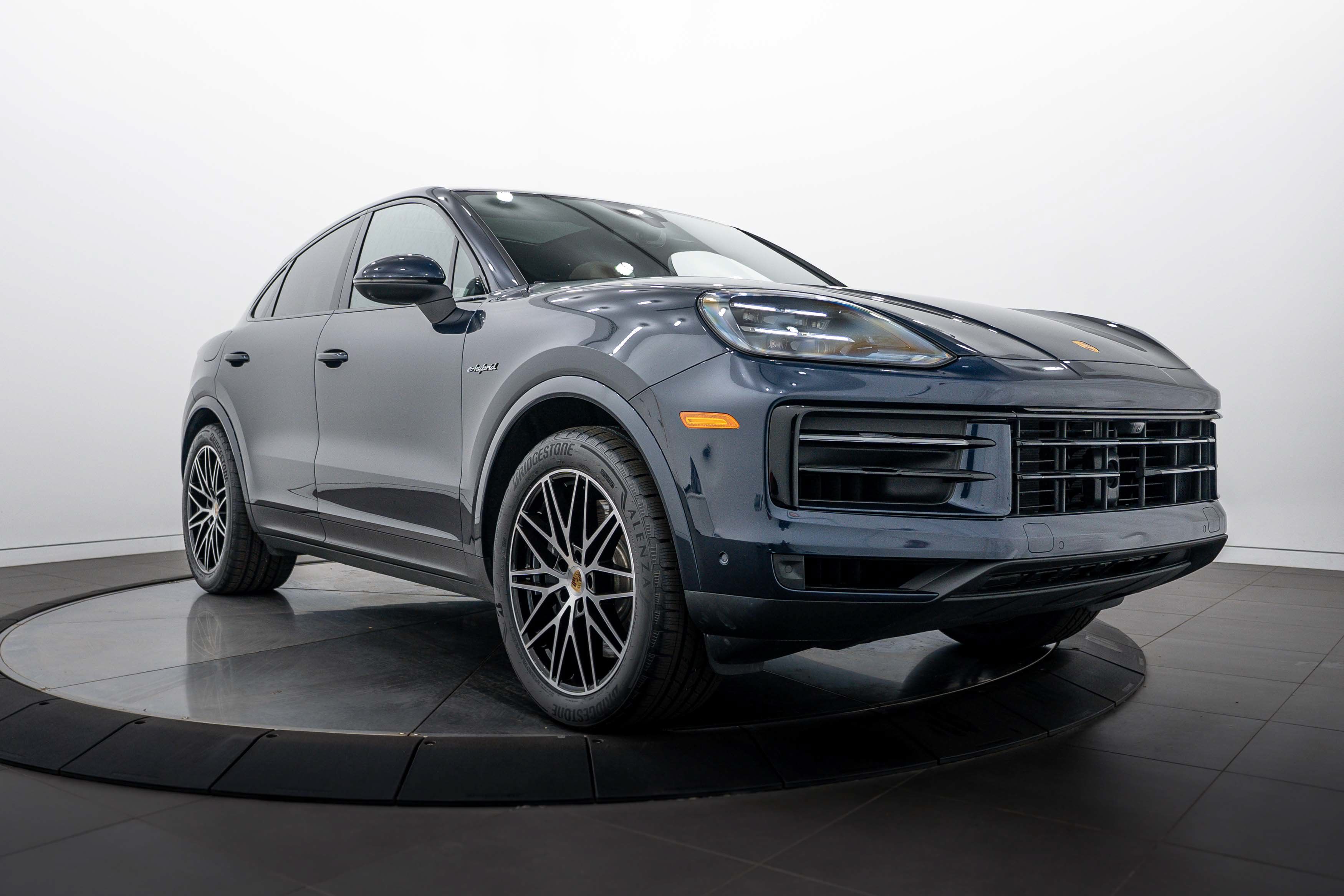 Certified 2024 Porsche Cayenne Coupe AWD/4WD image 9