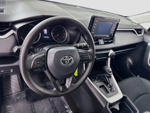 Used 2020 Toyota RAV4 LE FWD image 9