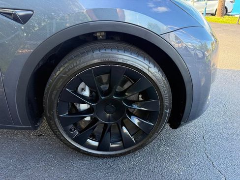 Used 2023 Tesla Model Y AWD image 32
