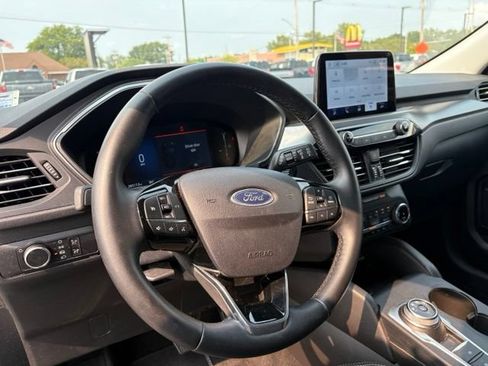 Used 2025 Ford Escape Active AWD/4WD image 3