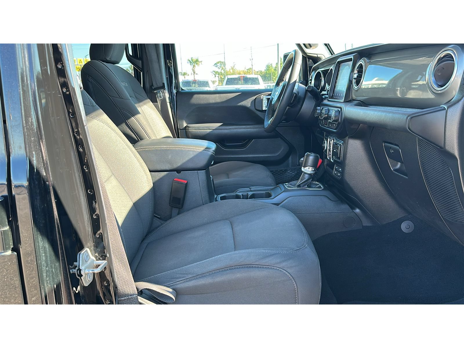 Used 2023 Jeep Wrangler Unlimited Sahara AWD/4WD image 22