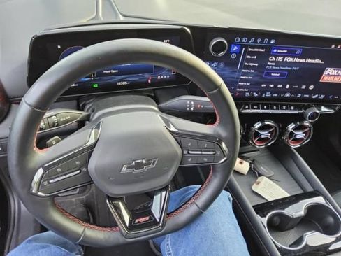 Used 2025 Chevrolet Blazer EV RS AWD/4WD image 9