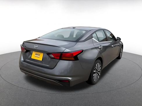Used 2025 Nissan Altima 2.5 SV FWD image 13