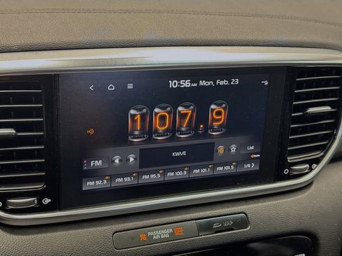 Used 2022 Kia Sportage EX w/ EX Technology Package image 11