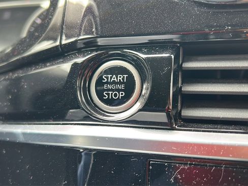 Used 2022 Nissan Pathfinder SL image 25