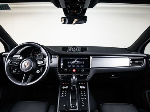Certified 2026 Porsche Macan AWD/4WD image 25