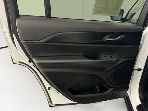 Used 2024 Jeep Grand Cherokee L Laredo image 26