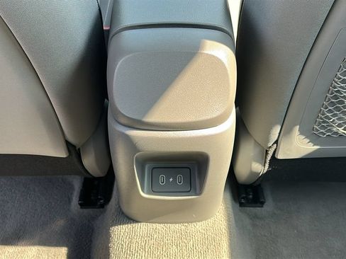 Used 2025 Hyundai Elantra SEL FWD image 31