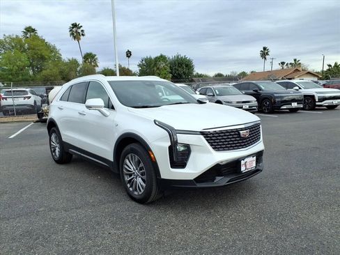 Used 2025 Cadillac XT4 Premium Luxury image 7