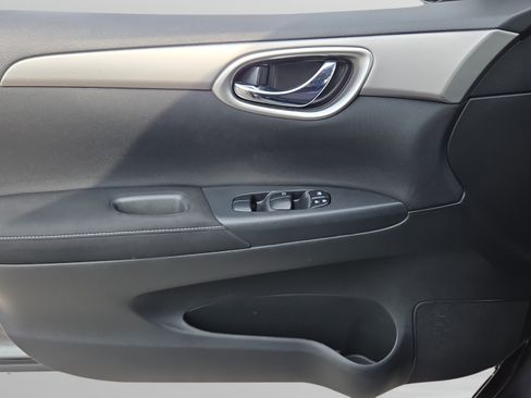 Used 2015 Nissan Sentra SV FWD image 32