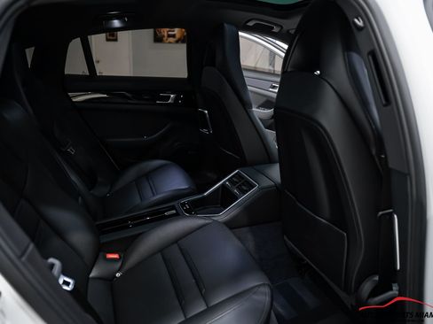 Used 2018 Porsche Panamera image 10