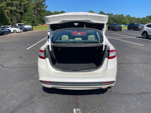 Used 2014 Ford Fusion SE w/ Equipment Group 202A FWD image 16