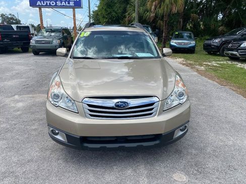 Used 2010 Subaru Outback 2.5i Premium AWD/4WD image 3
