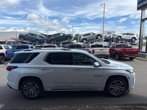Used 2023 Chevrolet Traverse High Country AWD/4WD image 5