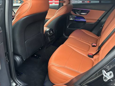 Used 2025 Mercedes-Benz GLC 300 4MATIC image 13