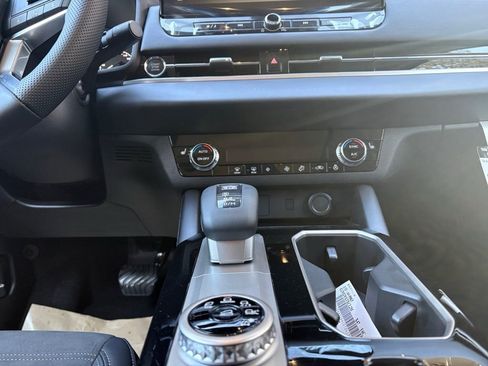 New 2026 Mitsubishi Outlander SE image 18