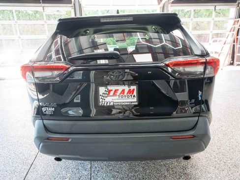 Used 2023 Toyota RAV4 LE AWD/4WD image 3