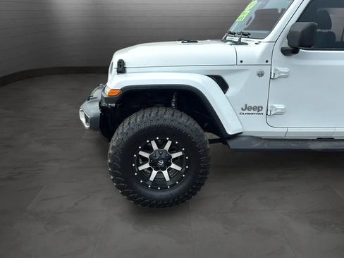 Used 2020 Jeep Gladiator Overland w/ LED Lighting Group AWD/4WD image 20