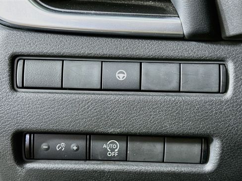 Used 2023 Nissan Rogue SV FWD image 17