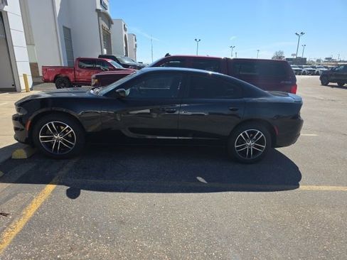 Used 2019 Dodge Charger SXT AWD/4WD image 7