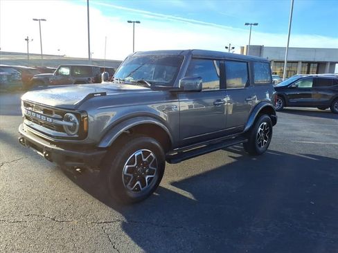 Used 2023 Ford Bronco Outer Banks image 3